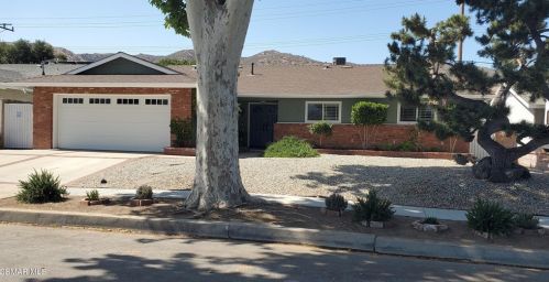 5458 Katherine St, Simi Valley, CA 93063-4557