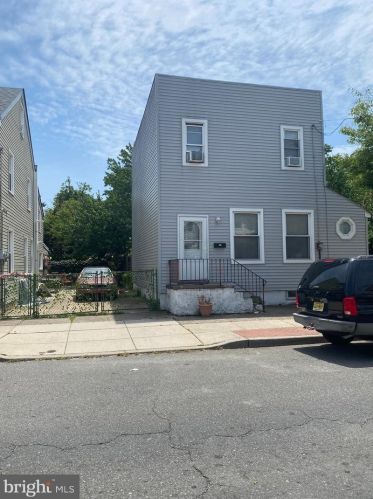 174 Burlington St, Gloucester, NJ 08030-1407