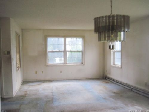 13 Wood St, Waterbury, CT 06704-3918