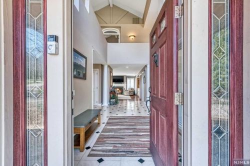 66 Georgian Ct, Mahwah, NJ 07430-2534