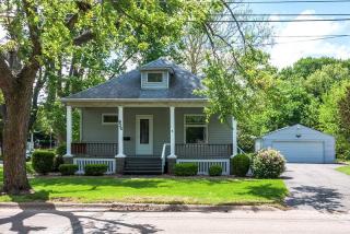 825 53 St, Moline IL  61265-2752 exterior