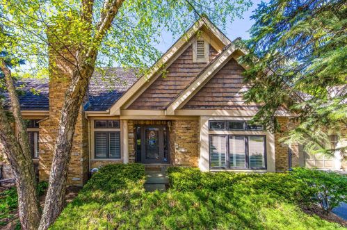 2 Andover Ct, Half Day, IL 60069-2110