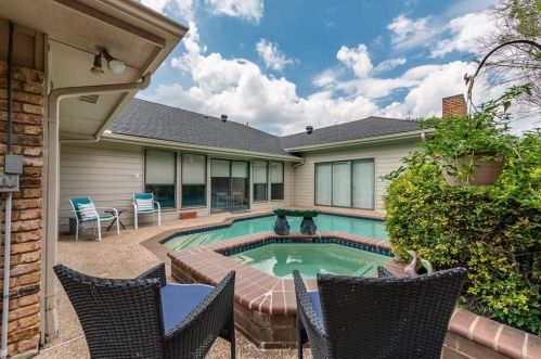 16314 Amberwood Rd, Dallas TX  75248-2814 exterior