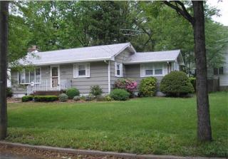 64 Whitman Ave, Metuchen, NJ 08840-2640