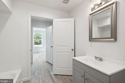 2543 11 St, Philadelphia PA  19133-1413 exterior