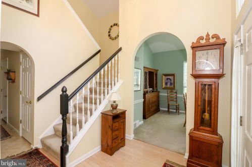 127 Greenview Dr, Lancaster, PA 17601-1001