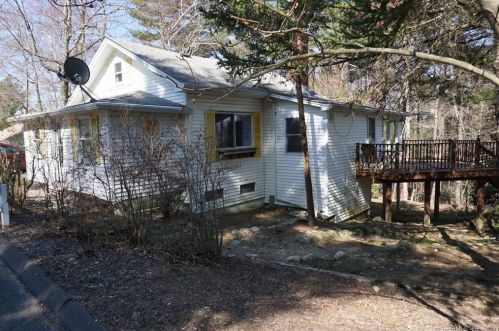 14 Lakeview Ave, Ellington CT  06029-3040 exterior
