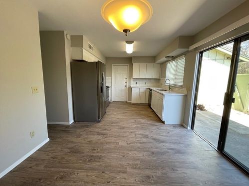 5061 Fort Clark Dr, Austin TX  78745-2435 exterior