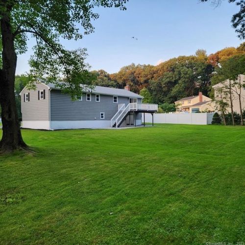 19 Mohawk Cir, Windsor CT  06095-2656 exterior