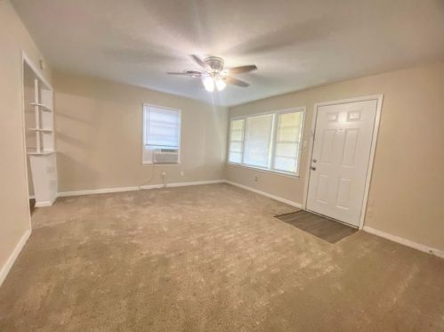 824 Anderson St, Angleton TX  77515-5209 exterior