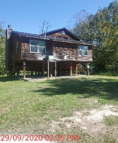 48 Caney Creek Dr, Huntsville, TX 77320-1596