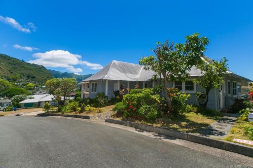 2021 Kakela Dr, Honolulu HI  96822-2158 exterior