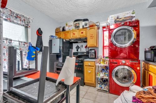 190 Seymour Ave, Newark, NJ 07108-1714