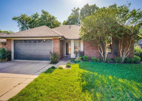 305 Boardwalk St, Midlothian TX  76065-6717 exterior