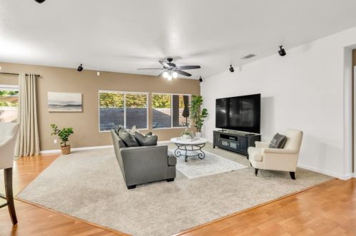 9920 Hawkview Way, Elk Grove, CA 95757-2816