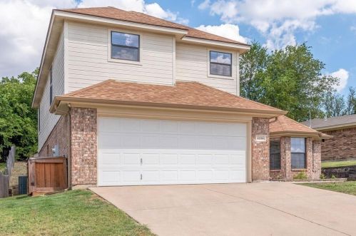4220 Canyon Trl, Fort Worth, TX 76135-2308
