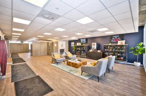9725 Woods Dr, Skokie IL  60077-4441 exterior