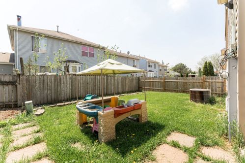 1308 Oriole Trl, Carol Stream IL  60188-6063 exterior