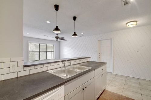 2302 Barton Skwy, Austin TX  78704-4704 exterior