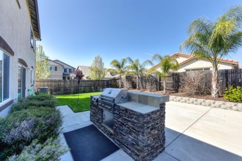 12213 Habitat Way, Rancho Cordova, CA 95742-7703