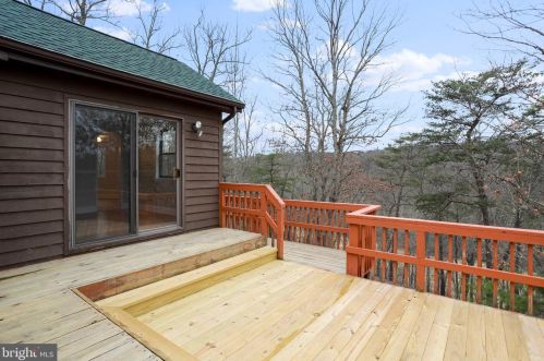 204 Quiet Place Ln, Berkeley Springs WV  25411-6633 exterior