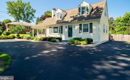 989 Bear Tavern Rd, Trenton, NJ 08628-1007
