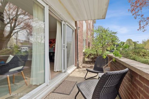1030 Fernandez Ave, Arlington Hts IL  60004-5320 exterior