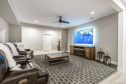 27938 Clifton Pl, Denver CO  80016 exterior