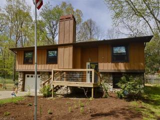16 Wildwood Cir, Fletcher, NC 28732-9546
