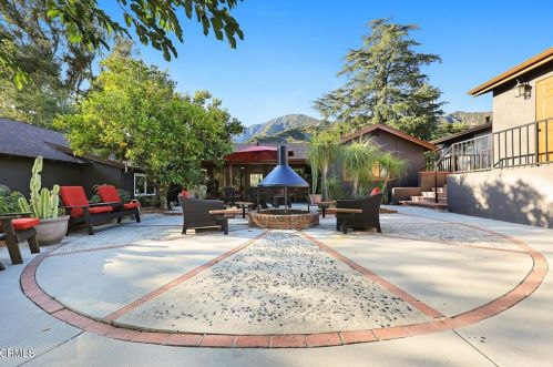 2512 Rockdell St, Glendale CA 91214-2221 exterior