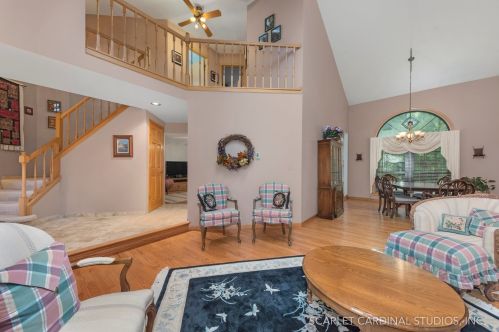 1269 Hobson Oaks Dr, Naperville, IL 60540-8147