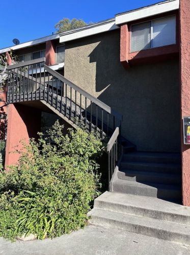 6677 Caro St, Paramount, CA 90723-4757