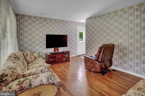 109 Adams Rd, Carlisle, PA 17015-9209