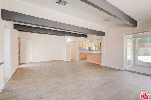 7831 Peachtree Ave, Van Nuys CA  91402-6513 exterior