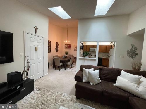 47 Scherer Ct, Trenton, NJ 08648-2649