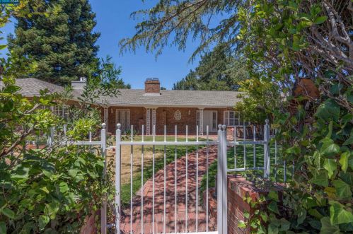 43 Overhill Rd, Orinda, CA 94563-3132