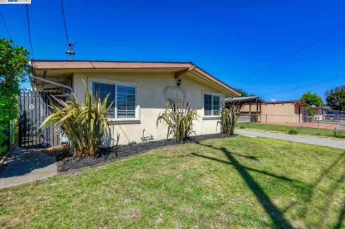 27917 Mandarin Ave, Hayward, CA 94544-5064