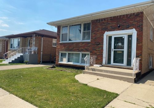 3722 Hayford St, Chicago, IL 60652-1320