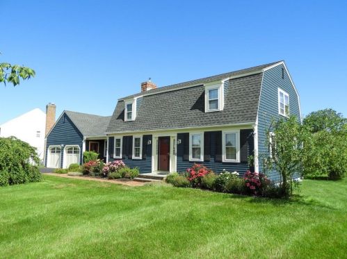22 Wyndham Hill Rd, Middletown, RI 02842-5390