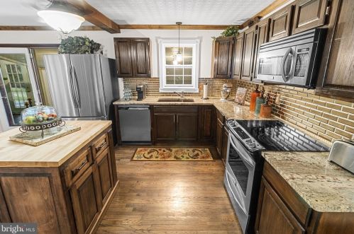 48 Calvin Unger Ln, Berkeley Springs WV 25411-5181 exterior