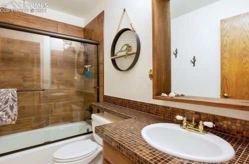 1070 Kings Crown Rd, Woodland Park CO 80863-7732 exterior