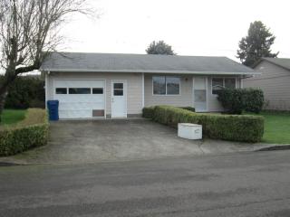 1332 Thompson Rd, Woodburn, OR 97071-2617