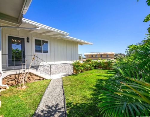 1232 Kalaniiki St, Honolulu HI  96821-1213 exterior