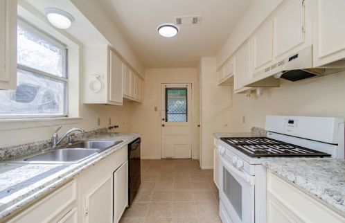 3122 Scotch Moss Ln, Morgans Point TX  77571-3646 exterior