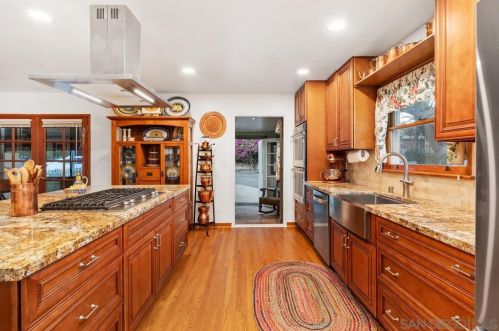 1675 Chase Ln, El Cajon, CA 92020-8305