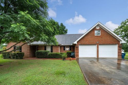 5601 Tranquility Dr, Braselton, GA 30517-1701