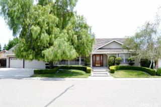941 Country Club Cir, Ripon, CA 95366-2252