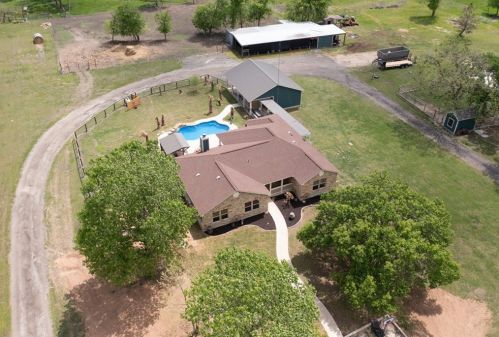 20217 Engelmann Ln, Webberville TX exterior