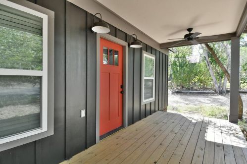 4871 Main St, Chappell Hill, TX 77426-6293