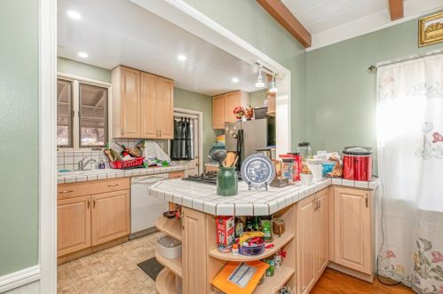 6438 Gloria Ave, Van Nuys, CA 91406-6438